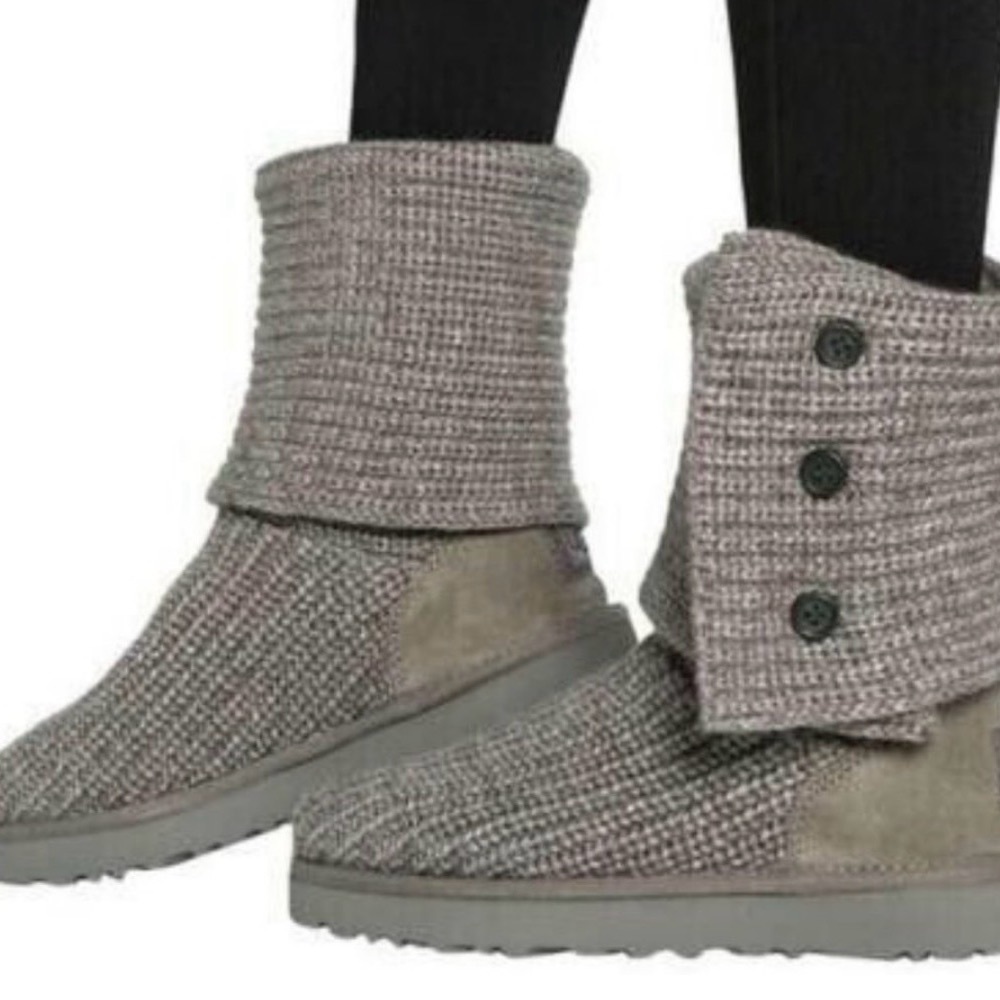 UGG Gray Cozy Cardy Sheepskin Wool Treadlite Slouch Button Boots size 9